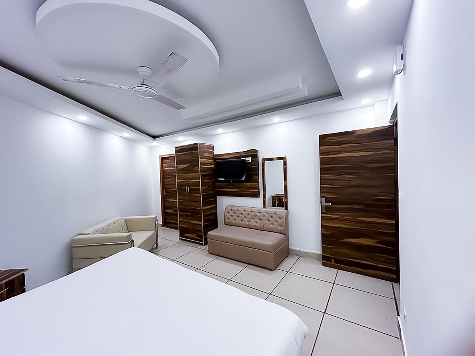 Hotel Js Garden - Near Jaypee Hospital Noida Luaran gambar
